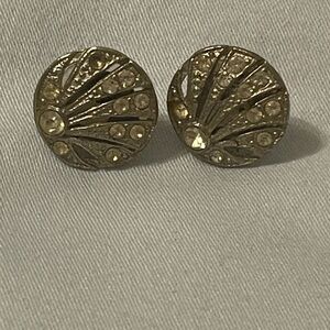 Elegant silver shell Stud Earrings‎